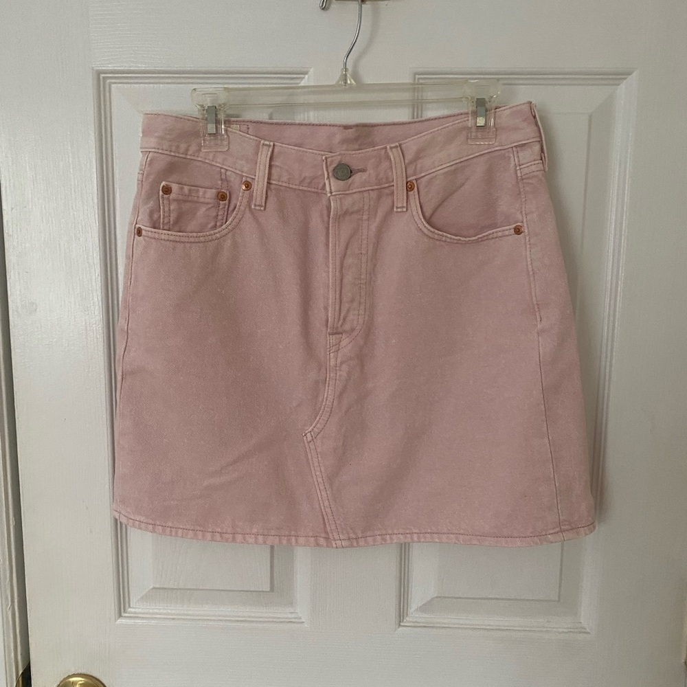 Pink Levi’s mini skirt